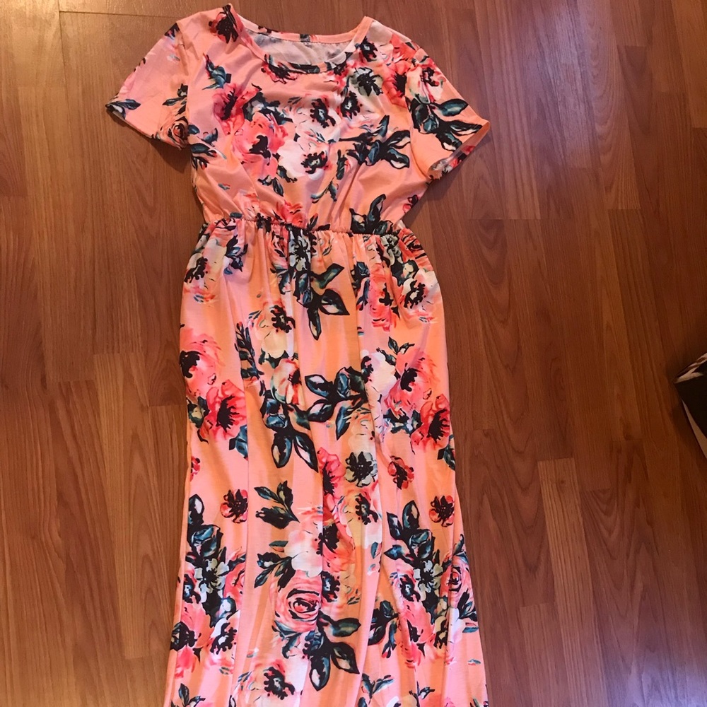 NWOT Floor length pocket dress